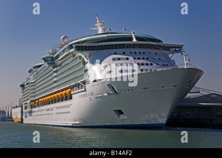 Royal Caribbean Independence of the Seas, Southampton Docks, Hampshire, Angleterre Banque D'Images