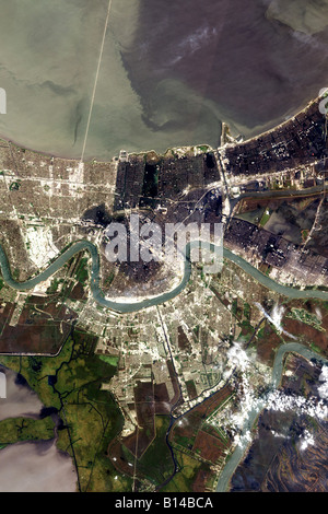 Voir l'image satellite de la Nouvelle Orléans en août 2005 montrant les destructions causées par l'ouragan Katrina Banque D'Images