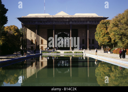 Géographie / billet, l'Iran, Ispahan, châteaux, palais de Chehel Sotoun, construite : 17e siècle par Shah Abbas II, vue extérieure avec jardin, Additional-Rights Clearance-Info-Not-Available- Banque D'Images