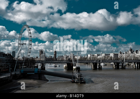 Nuages London London eye le parlement tamise Banque D'Images