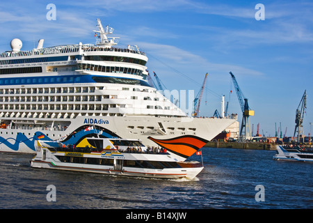 Aida Diva sur l'Elbe Banque D'Images