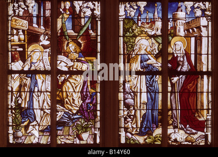 Les beaux-arts, l'Andlau, Peter Hemmel von (1420 - 1480), peinture sur verre, Kramer fenêtre, l'Annonciation et Saint Mary avec Elisabeth, Cathédrale d'Ulm, Ulm, Allemagne, l'artiste n'a pas d'auteur pour être effacé Banque D'Images