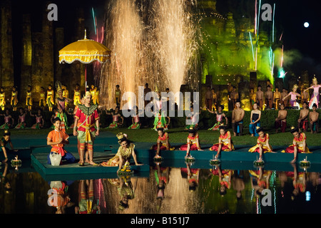 Spectacle son et lumière - Sukhothai, THAÏLANDE, province de Sukhothai Banque D'Images