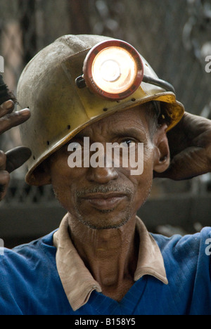 Miner à ciel ouvert près de Dhanbad, Inde. Banque D'Images