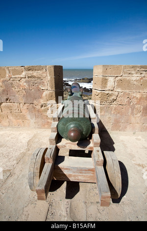 Canon sur les remparts. Essaouira, Maroc Banque D'Images