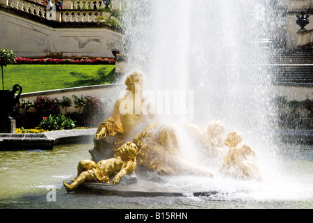 Allemagne, Bavière, Sculpture-fontaine à Schloss Linderhof Banque D'Images