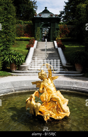 Germany, Bavaria, Cupidon Fontaine à Château de Linderhof Banque D'Images