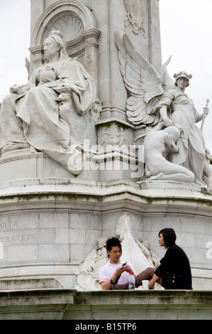 Queen Victoria Memorial à l'extérieur de Buckingham Palace à Londres, Angleterre Banque D'Images