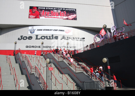 Recueillir des fans à l'extérieur de la Joe Louis Arena pour Joe-Vision 2008 lors de la finale de la Coupe Stanley. Banque D'Images