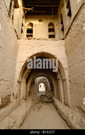 La ville en ruines de Manah, près de Nizwa, dans le Sultanat d'Oman. Banque D'Images