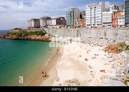 La Playa del Matadero beach dans la ville de La Corogne le long de la côte Atlantique de la Galice. Banque D'Images