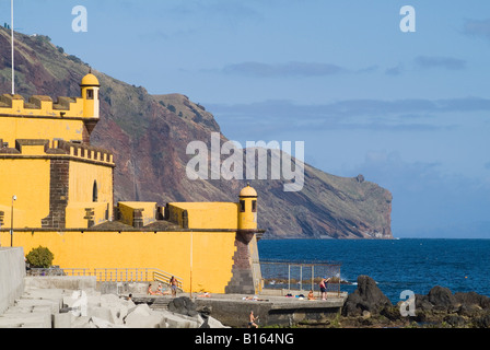 Dh Fortaleza de Sao Tiago Funchal Madeira forteresse de Saint James mâchicoulis Banque D'Images