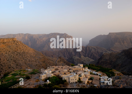 Lumière du soir sur le village d'Al Ayn, sur le Plateau Saiq, Al Jabal al Akhdar, montagnes Hajar, Sultanat d'Oman Banque D'Images