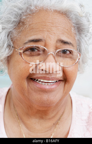 Close up of senior African American Woman smiling Banque D'Images