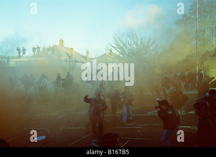 Manifestants et émeutiers clash lors d'un rassemblement Nazi Anti de Eltham South East London Banque D'Images