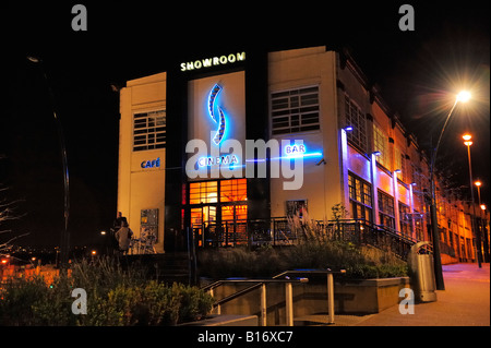 Une scène de nuit du cinéma d'exposition, café et bar situé sur ligne Paternoster, Sheffield et à proximité de la gare ferroviaire de Sheffield Banque D'Images