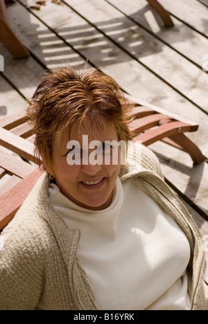 Young woman in garden Banque D'Images