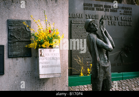 Mémorial pour les victimes de l'insurrection de Solidarnosc à l'entrée du chantier naval de Gdansk polonais. Banque D'Images