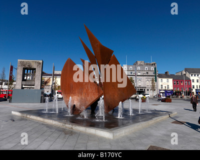 La sculpture Sails ou Hooker à Eyre Square, Galway City, Irlande Banque D'Images