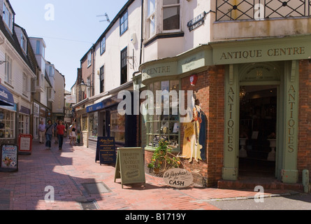 Magasins d'antiquités dans les rues, à Brighton, Angleterre. Banque D'Images