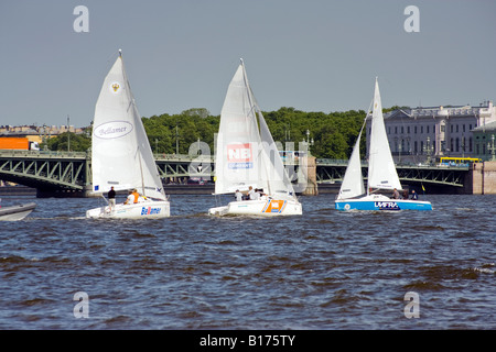 Voiles de régate DE NUITS BLANCHES 2008, Saint-Pétersbourg, Russie Banque D'Images