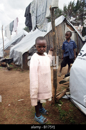 Kenian réfugiée dans un camp de réfugiés pour l'IDP (personnes déplacées) à Burnt Forest/Kenya Banque D'Images