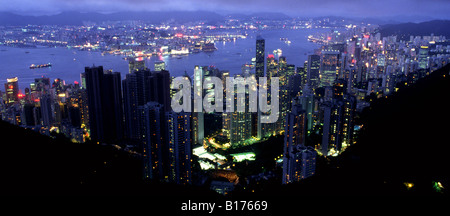 Vue sur Hong Kong vu de Victoria's Peak. Kowloon, Hong Kong, Chine. Banque D'Images