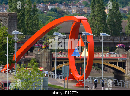 Vague d'acier Sculpture Newport Banque D'Images