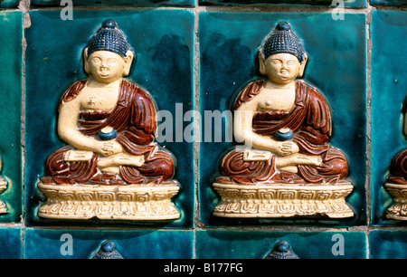 1 Oct 2006 - Détail de Yong'an Temple à la Dagoba blanc (Baita) sur l'îlot de Jade dans le parc Beihai. Banque D'Images