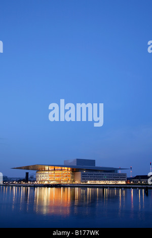 Le nouvel Opéra ou Operaen sur l'île de Holmen, Copenhague, Danemark. Banque D'Images