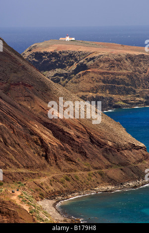 Vue sur la côte et Ilhéu de Cima island sur l'île de l'Atlantique portugais de Porto Santo. Banque D'Images