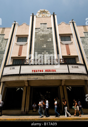 Cinéma Théâtre Art Déco et Mérida capitale de l'état du Yucatan au Mexique la première ville espagnole construite dans cette partie du Mexique Banque D'Images
