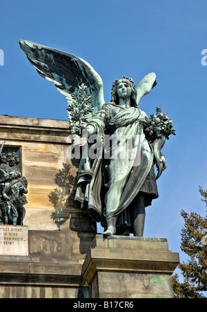 Niederwald denkmal monument, la statue "La Paix" près de Rüdesheim, Allemagne. Banque D'Images