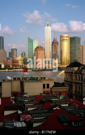 Le 23 septembre, 2006 - Le district de Pudong à Shanghai au coucher du soleil comme vu du Bund. Banque D'Images