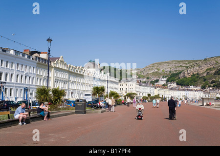 Llandudno North Wales UK. North Parade promenade et hôtels dans un élégant bâtiment victorien du xixe siècle sur front de mer Banque D'Images