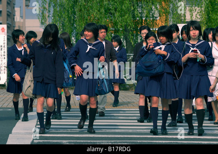 Les filles en uniforme d'Kyoto au Japon Banque D'Images