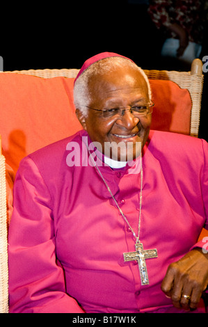 L'archevêque Desmond Tutu à appuyez sur Appeler à Salisbury Festival Banque D'Images