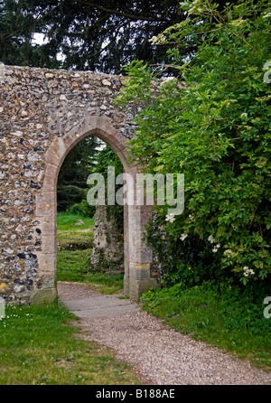 Passerelle en arc à Boxgrove Priory, West Sussex, Angleterre Banque D'Images