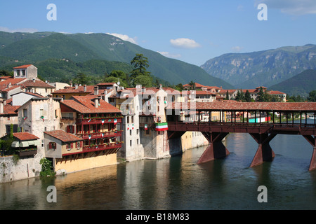 Ponte degli Alpini pont sur le fleuve Brenta, Bassano del Grappa, Veneto, Italie Banque D'Images