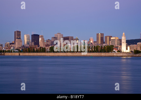 Vue sur Montréal à l'aube de l'Île Sainte-Hélène, Montréal, Québec, Canada. Banque D'Images