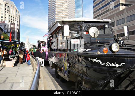 Le Massachusetts Boston Boston Duck Tours dans la zone de chargement des véhicules amphibies pour les personnes prenant tour Banque D'Images