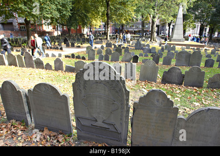 Le Massachusetts Boston Old Granary Burial Ground site le long de la piste de la liberté patriotes américains enterré à côté de Park Street Church Banque D'Images