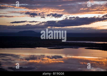 Au Kenya, la Vallée du Rift. Lever du soleil sur le lac Magadi. Banque D'Images