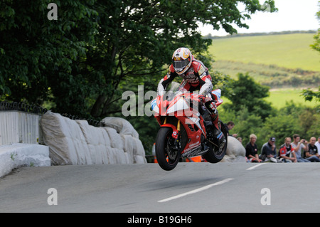 Steve Plater saute Ballaugh Bridge TT2008 Banque D'Images