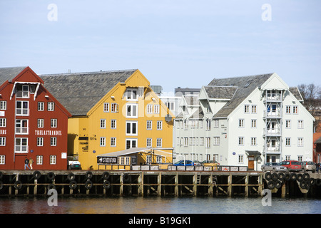 Norvège, Troms, Tromso. Le centre-ville de Tromso contient le plus grand nombre de vieilles maisons en bois dans le Nord de la Norvège. Banque D'Images