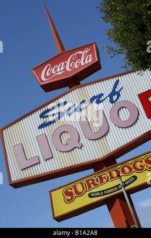 Inscrivez-vous à l'ancienne pour coca cola et liqueur Surf Santa Monica en Californie Banque D'Images