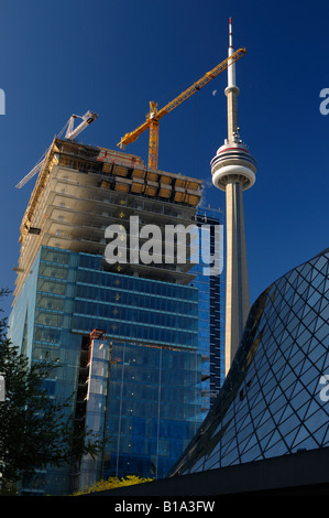 La lumière du matin sur la construction avec RBC Toronto CN Tower et Roy Thompson Hall Banque D'Images