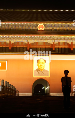 La porte de la Paix Céleste (Nuit), la Place Tiananmen, Pékin, Chine Banque D'Images