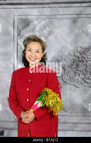 Oriental woman dancing avec ventilateur Banque D'Images