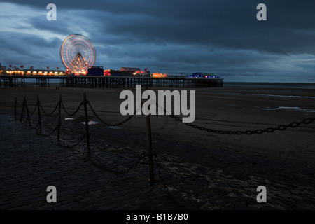 Blackpool Central Pier at night Banque D'Images